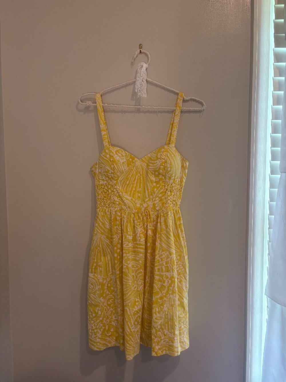 Lilly Pulitzer Yellow White Seashell Print Smocked Sundress Size 2